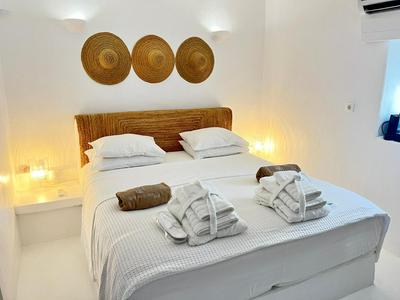 SAO Smallport Naoussa Paros