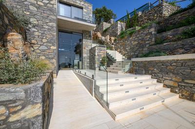 Mani Suites
