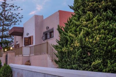 Spacious holiday house with seaview and garden