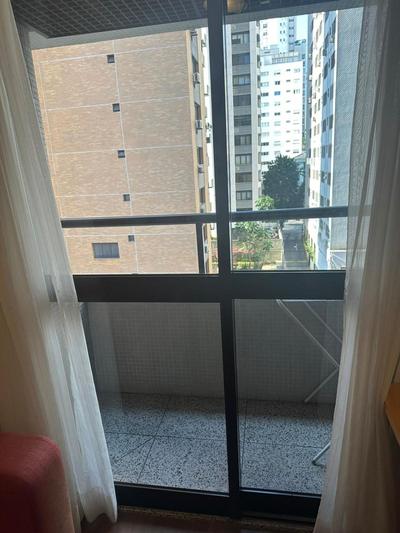 Apto com sacada e piscina