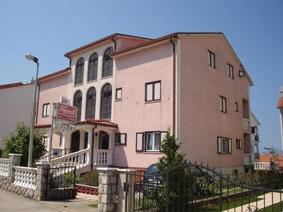Appartement mit Terrasse