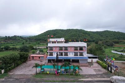 Hotel White Lotus at Ratanpur border