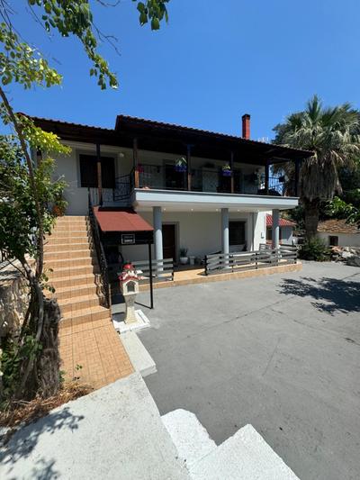 Villa Saris