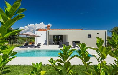 Villa Lia for 6 people near Pula with children playground and private pool