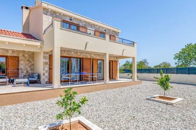 Villa Half Moon