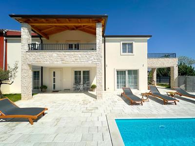 Villa Gaudeo with pool and EV station
