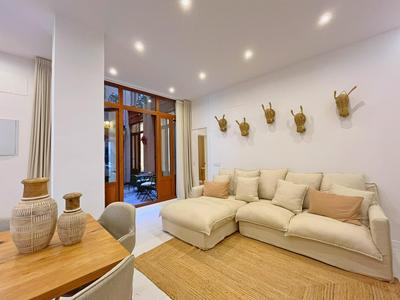 Piso con patio, 3 habitaciones, en La Goleta