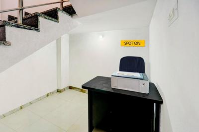 SPOT ON Abhiraj Hotal & Guests House