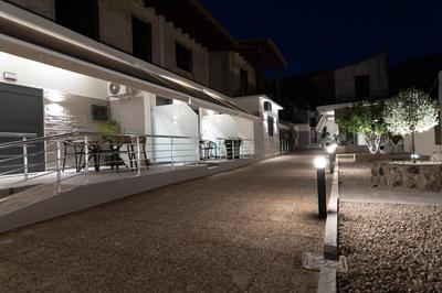 VASILAS Luxury Rooms & Suites