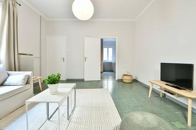 Athinaidos Suite by Zeussuites
