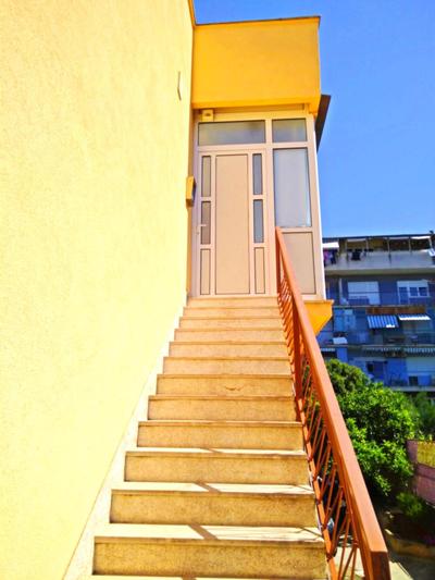 Pomalo Retreat, Hidden Escape, Calm Base Near Chaos of the City, Huge, Cozy, Authentic, Well-Equipped, Sun-Bathed Terrace and Local Flora, Free Parking Spo