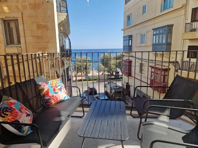 Sunshore N5 - Sea Views, Cozy Balcony, Steps from the Promenade
