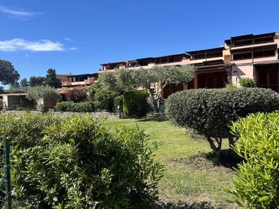 Casa con veranda privata , vicino a Porto Cervo, a 2 minuti a piedi dal mare