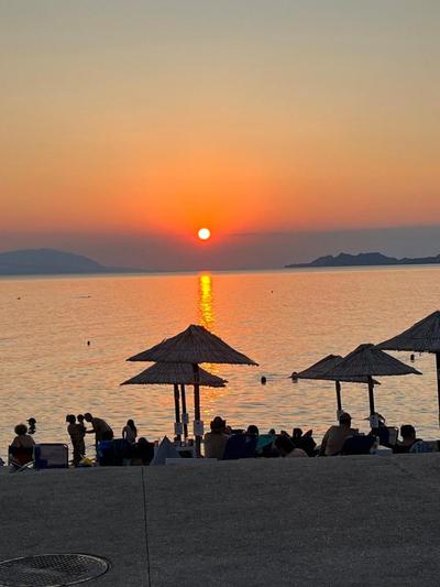 Loutraki comfortable apartment center 50m from the sea