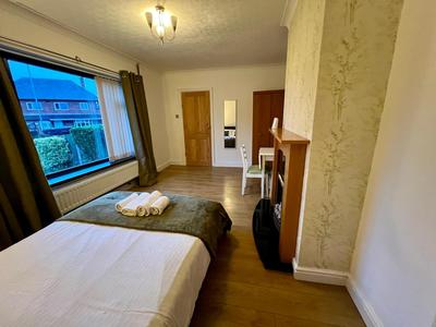 Housefield Stay, Room 4