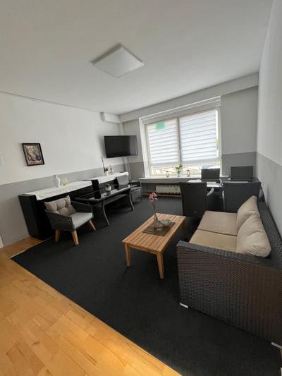 Zimmer-Bad-TV-Kühlschrank-14