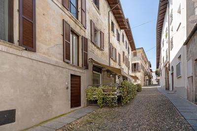 Nel cuore di Arona- Via Pertossi