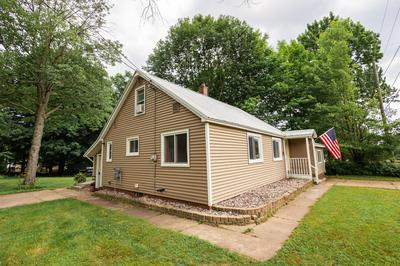 Spacious & Updated MQT Home - HotTub - Backyard