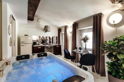 Sahara & Amazzonia Luxury Rooms- The House of Travelers
