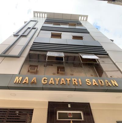 FabHotel Maa Gayatri Sadan - Nr Pram Mandir Shree Banke Bihari Temple