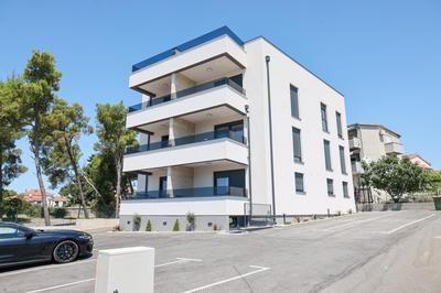 Two bedroom apt Luxury Gold Ivana with private parking