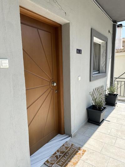 Apartment 82