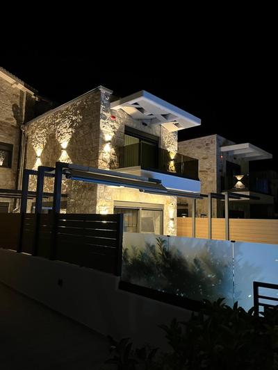 Domenica Diamond Villas - Heated Pool & 80m from the Beach