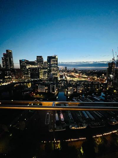 Spacious Canary Wharf Apartment with Dock Views, Near ExCeL & O2 Arena