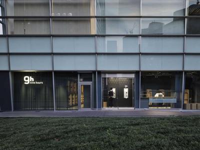 9h nine hours Shinagawa station for men