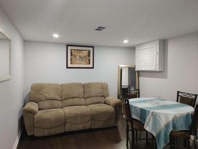 Just A Room - Deluxe Queen Room - Sleeps 4