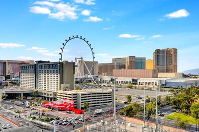 SPHERE IN 4K - Vintage Vegas Condo with Sphere and Strip Views!