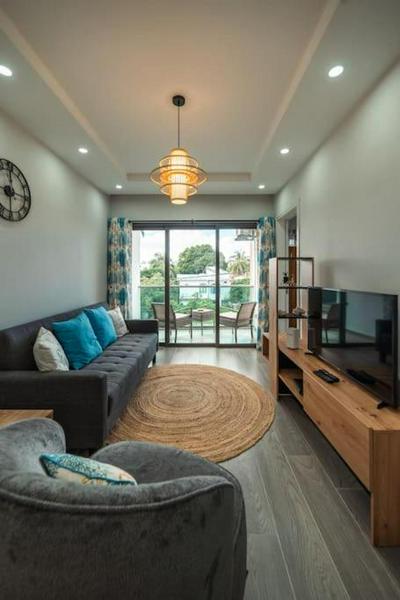 Stylish Apt with Pool & Balcony, 4 Min to Beach - RC7