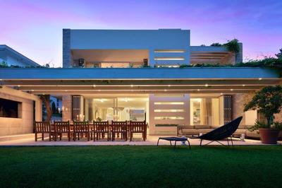 Champion Family Holiday Villa close to Beautiful Beach