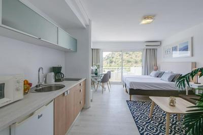 Modern, XXL Pool, Klima, fast Wifi, Tennis