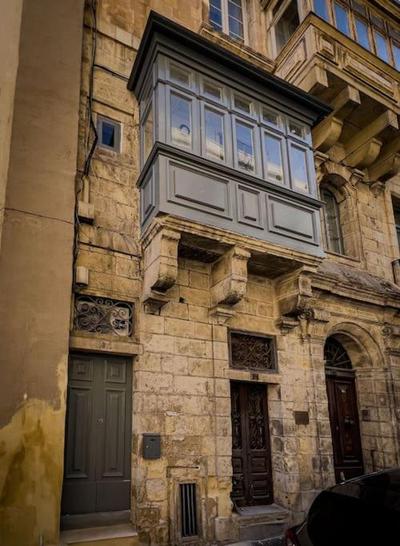85, Floriana Studio