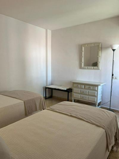 Lovely 2 bedroom apartment near the beach