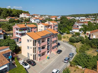 J&J apartment NEW MODERN ELEGANT With Balcony and Loggia - Free private parking Fast Wi-Fi and 3 AIR conditioners