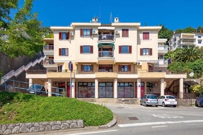 Deluxe Apartment Ana 100 m from the beach