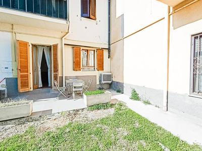 Cozy Flat with Private Garden