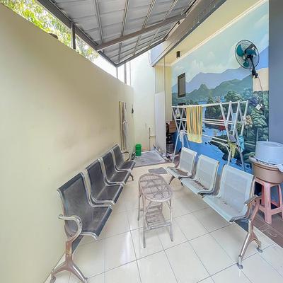 RedDoorz at Wahidin Street Cirebon