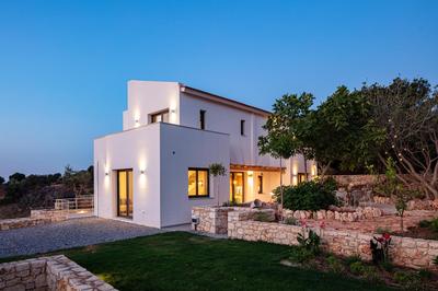Villa Sun, Roussospiti