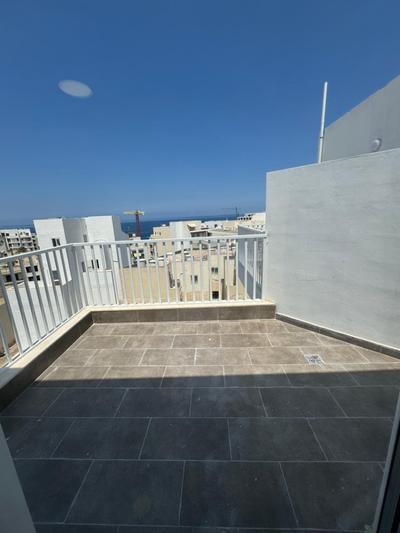 Exclusive Corner Penthouse with Terrace - by HostMT