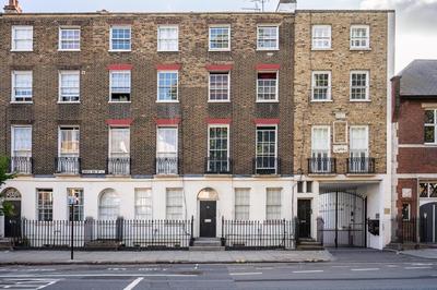 Charming 1BR Apartment By LiveStay Short Lets & Serviced Accommodation London Near Kings Cross & Farrington