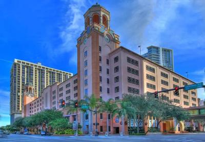 Spacious Studio Apartment near Nightlife & Dining!