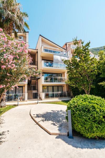 Blue Horison Apartments by In Property
