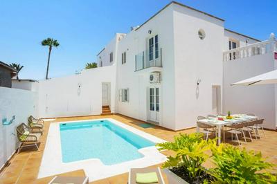 Villa Laurona by Villa Plus