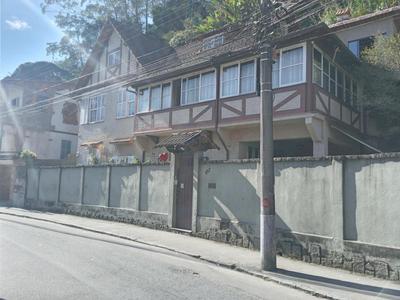 Suíte independente próxima ao centro histórico de Petrópolis