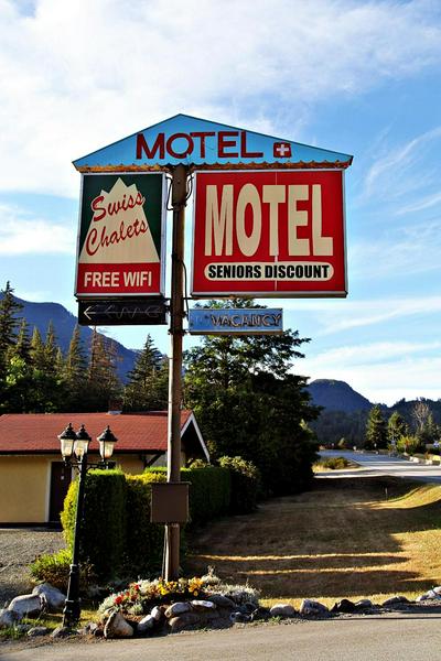 Swiss Chalets Motel