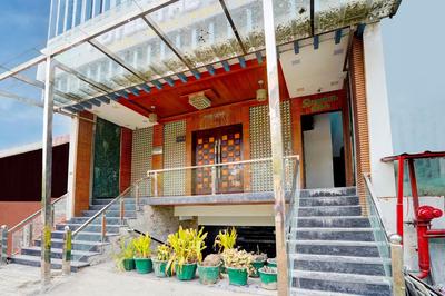 STATUS by Hotel The Emporio