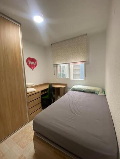 Se alquila habitación semanal por dias o mensual